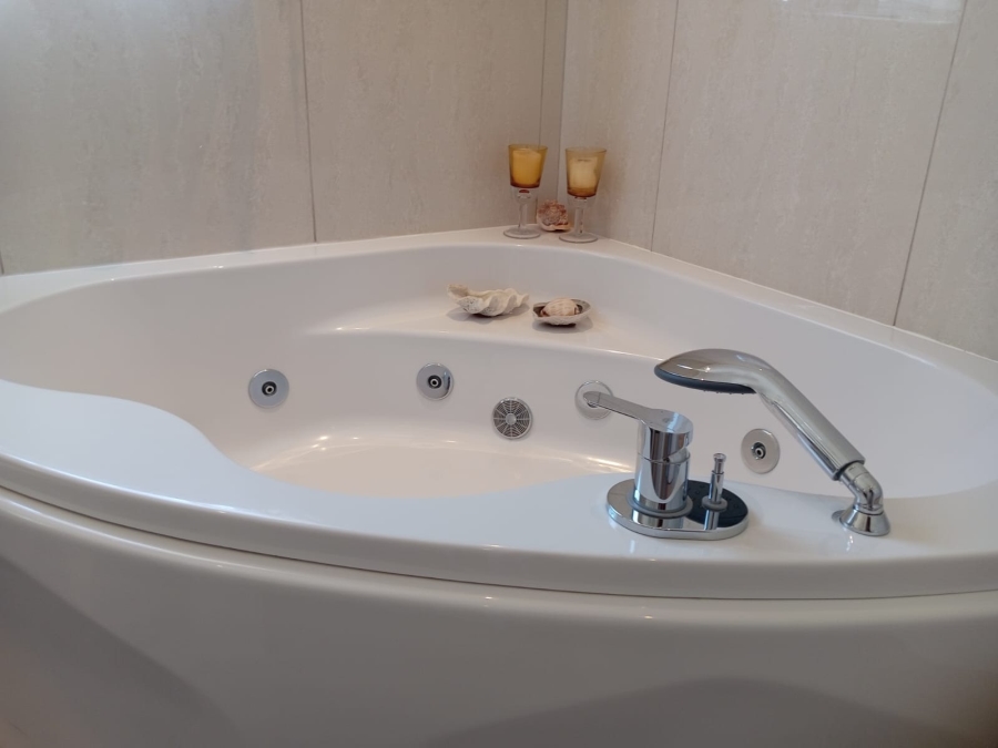 To Let 2 Bedroom Property for Rent in Calypso Beach Western Cape